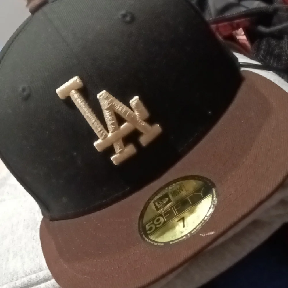 New Era Black and Brown LA 59FIFTY Cap - Picture 1 of 10